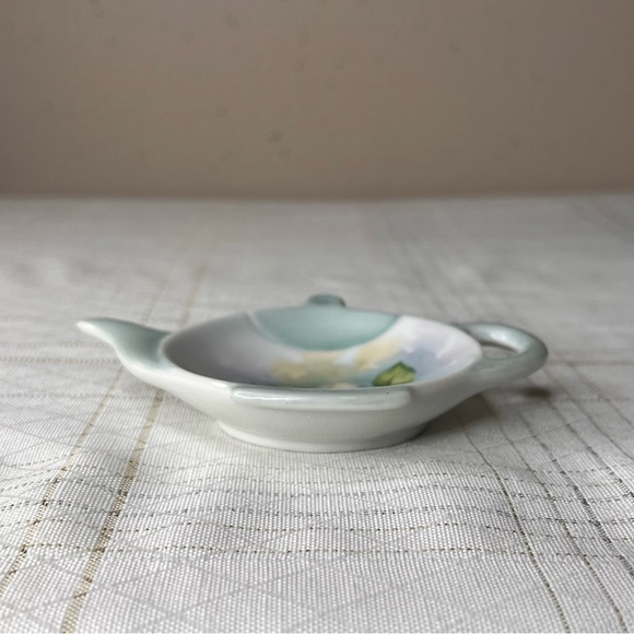 Vintage Porcelain Teapot Shaped Teabag Holder White Flowers On Blue - Picture 2 of 5